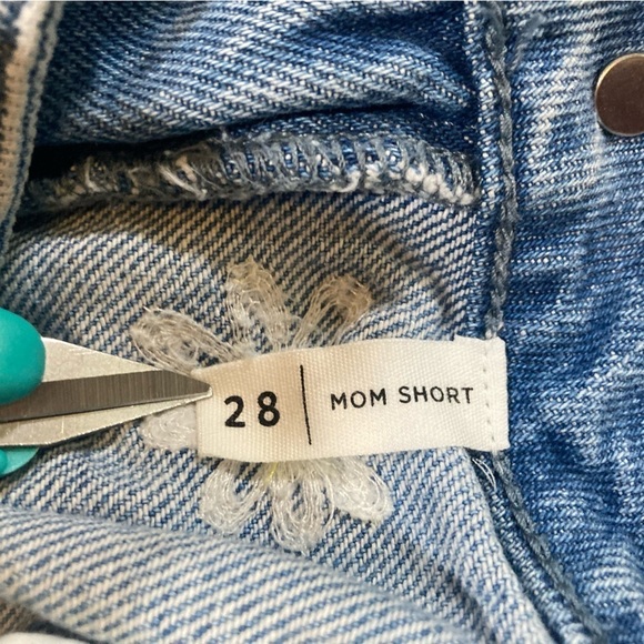 PACSUN MOM SHORTS DAISY DESIGN- SIZE 28 - Picture 3 of 7